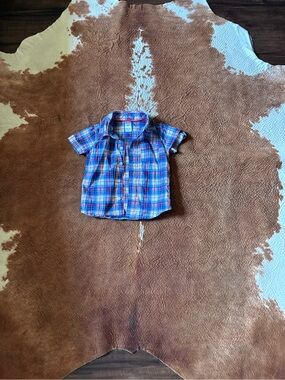 Carters button down boys Shirt 
size 18 month